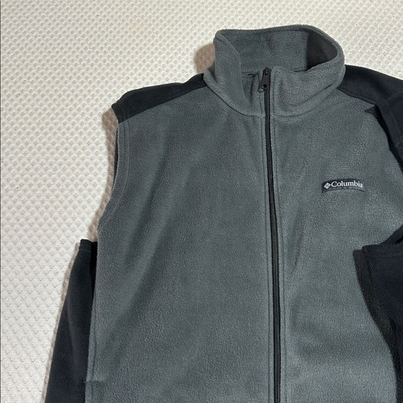 Columbia Vests - Picture 3 of 4